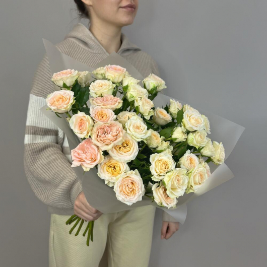 Букет из нежных кустовых роз